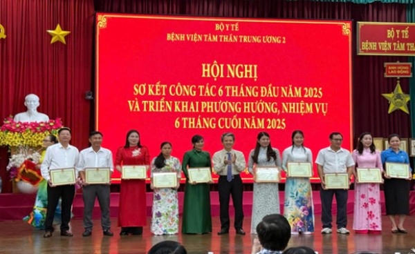 Hội nghị sơ kết bệnh viện 6 tháng đầu năm 2025